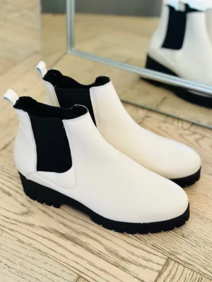 Sample Sale White Leather Sheepskin lined Boot size 40